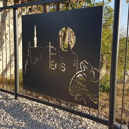 Koezponthoz Koezeli - Cool Tettye Daire Peçuy