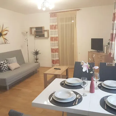 Koezponthoz Koezeli - Cool Tettye