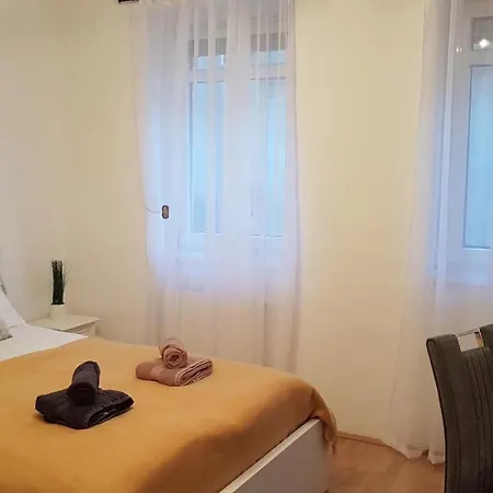 Apartment Koezponthoz Koezeli - Cool Tettye Pécs