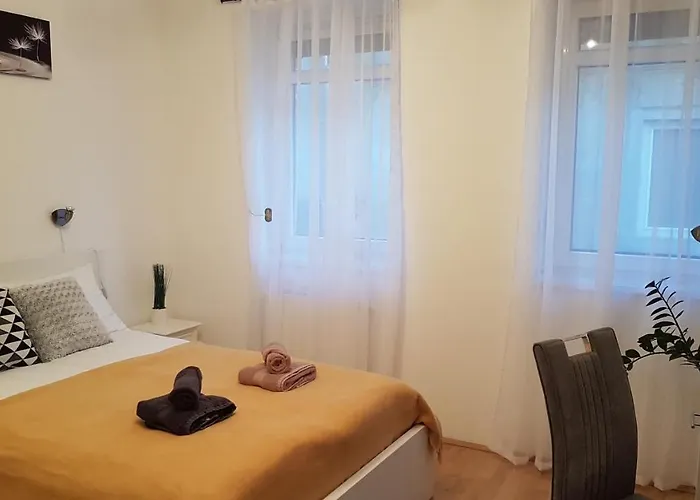 Apartament Koezponthoz Koezeli - Cool Tettye Pécs